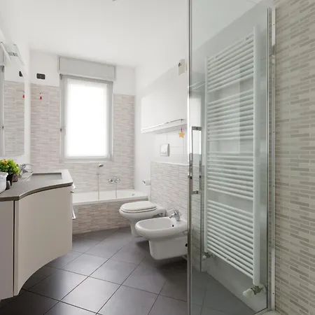 Niguarda - Ampio E Moderno Trilocale Apartamento *